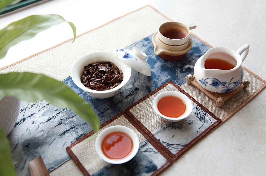 人生沉浮如茶，一盏苦如茶香亦如