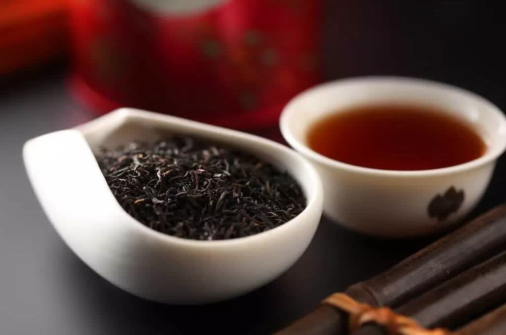 日啖荔枝三百颗,日饮一杯茶,忘