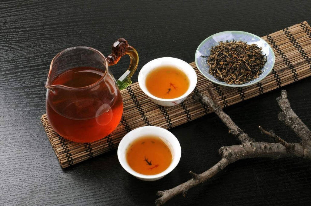 有一种惬意是一人品茶，感受独处