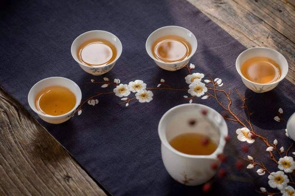 茶，不挑剔人，只要有开水和茶叶