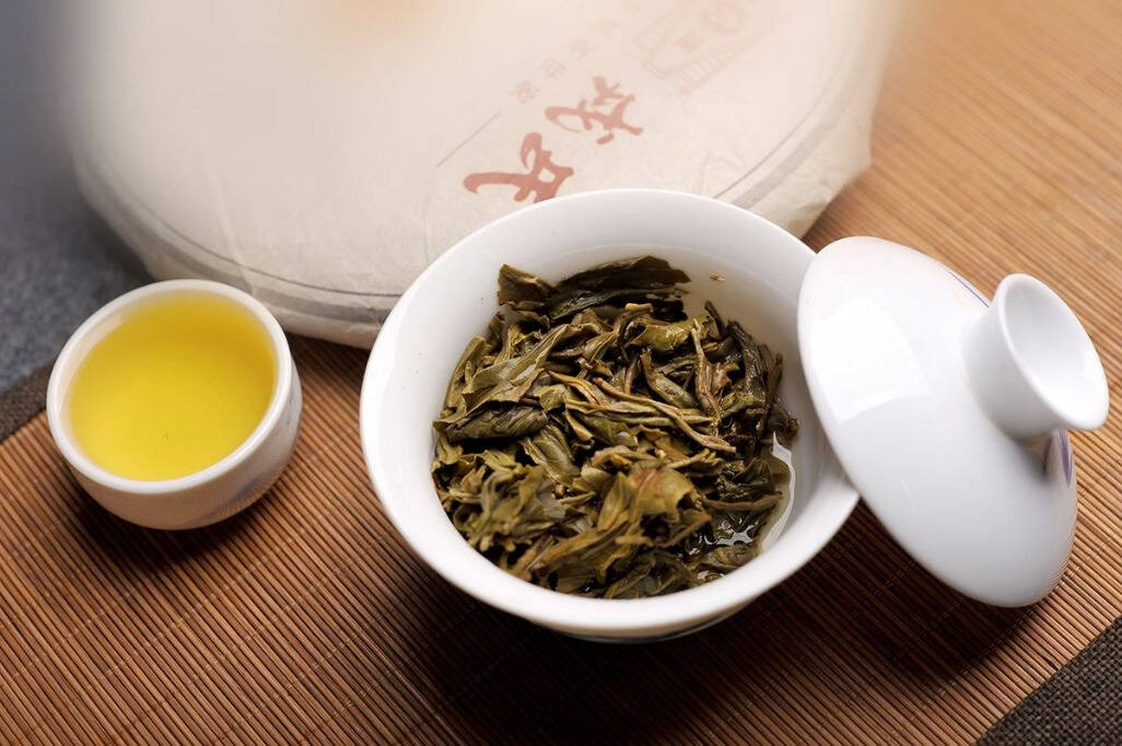 在我國的西雙版納，無論是愛尼人的土鍋茶、蒸茶、傣族