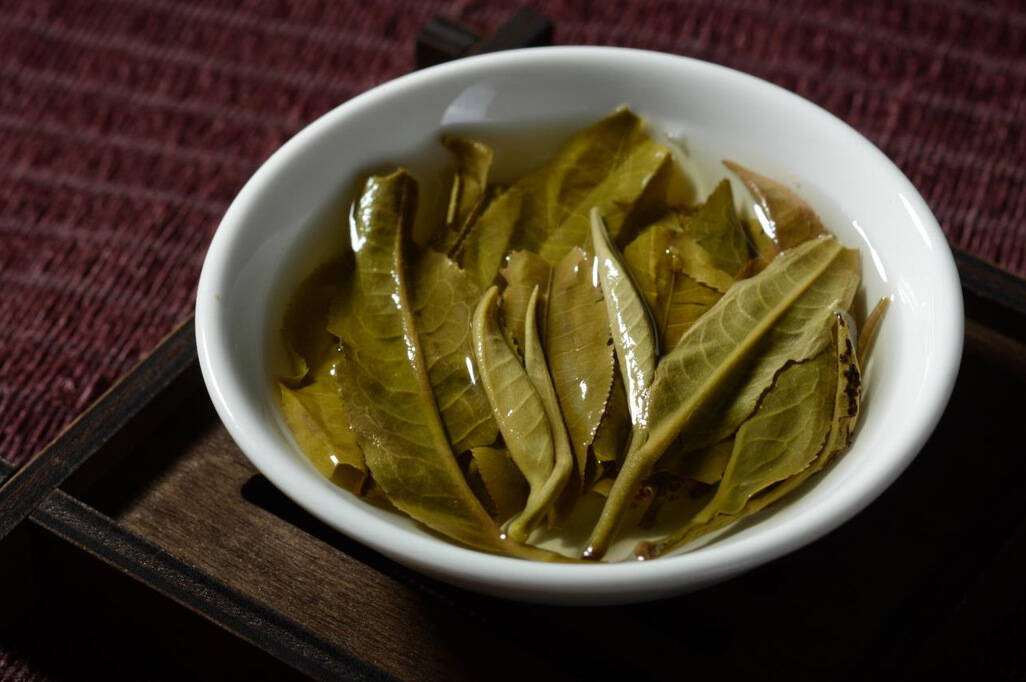 普洱分生茶、熟茶，分老茶、新茶