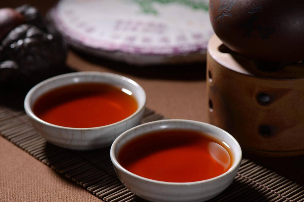 陈年普洱功效多，喝普洱茶有哪些