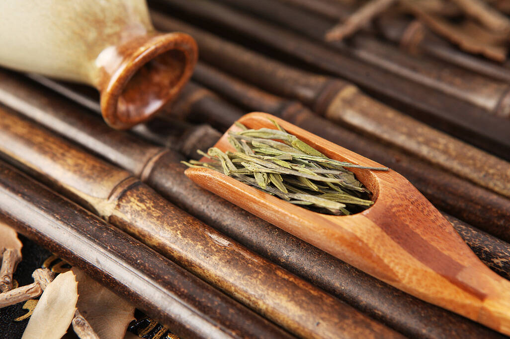 茶叶不同， 杯中的茶水亦不同的