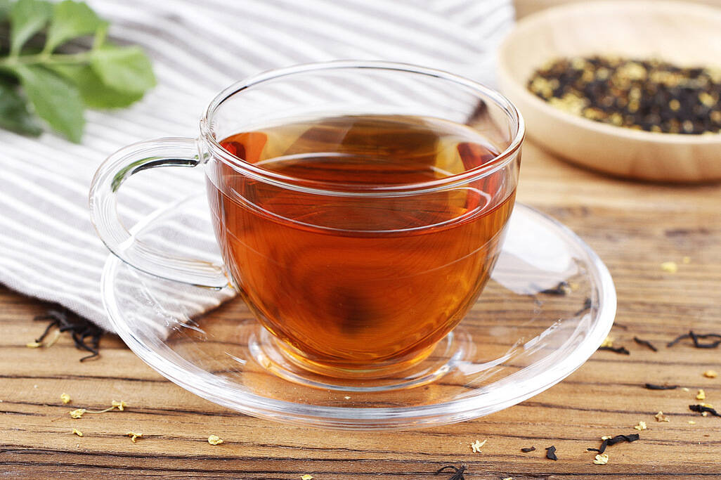 是不是红茶汤色、叶底越红越好？