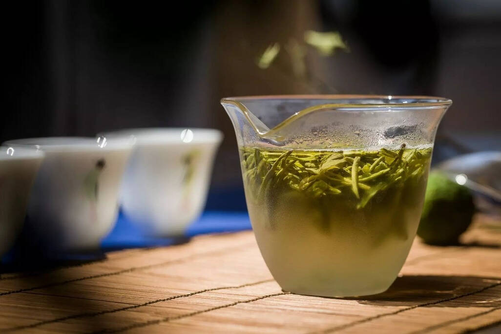 作为我国的主要茶类之一，绿茶既能生津止渴，又颇有保