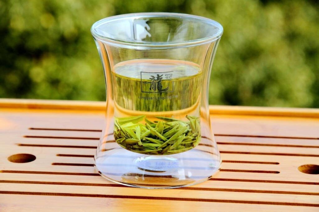 誰更愛茶？總體上看，男性較女性哎喝茶。在茶店裏，大