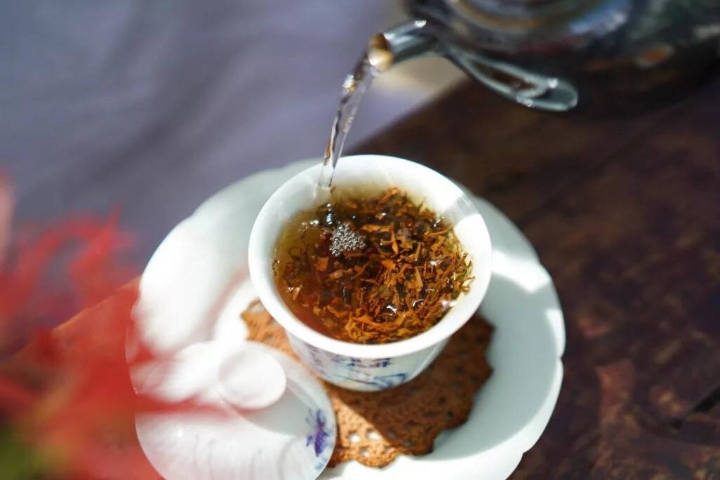 茶,作为国际三大饮料之一,拥有着悠长的前史,茶在中