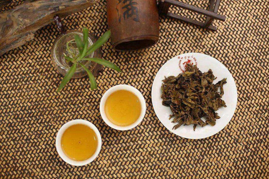 頓頓大魚大肉，只靠喝普洱茶就能減肥？想得美！喝茶能