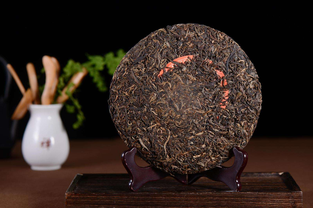 每日早晨空腹饮用一杯温热的熟茶