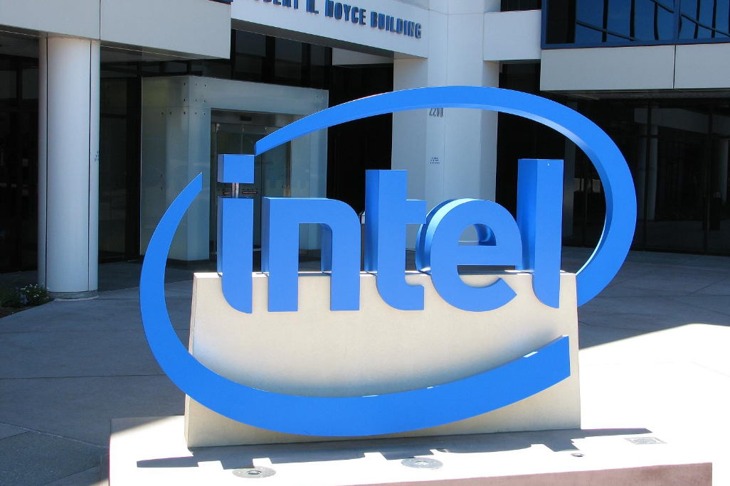 Intel开始宣战，10nm..