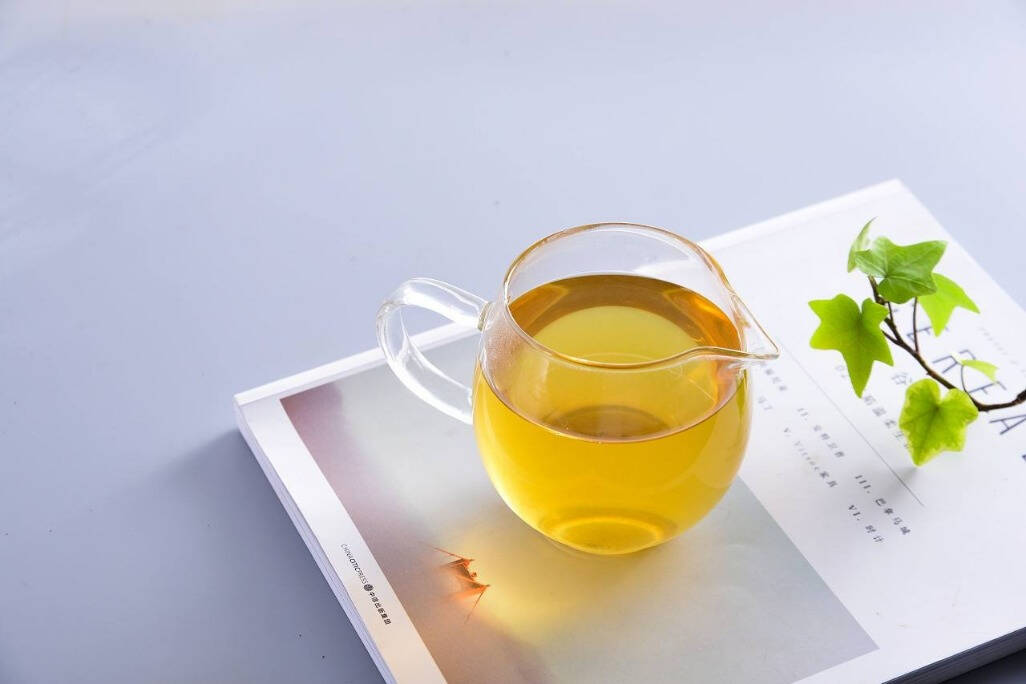 品质较好的茶叶色泽要亮润泽、饱
