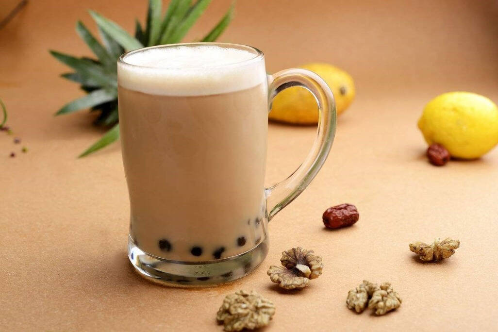 朋友约我去奶茶店，一不小心造成