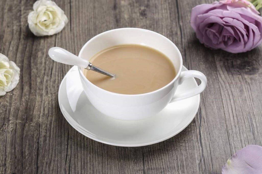 朋友约我去奶茶店，一不小心造成