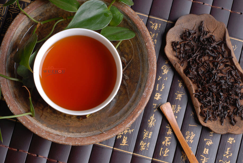 喝普洱茶，老海塘见花香见老道。