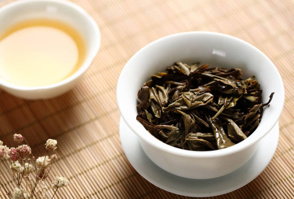 白茶陈化几年好，几年老白茶更好