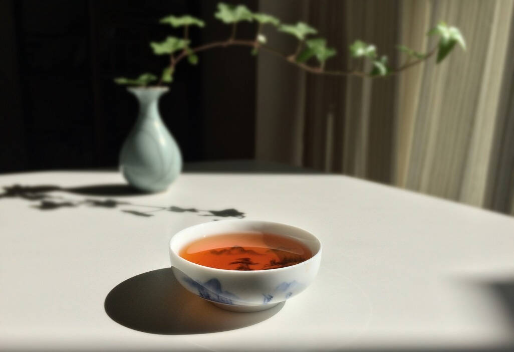 家庭储存茶叶时常常会因为放置不