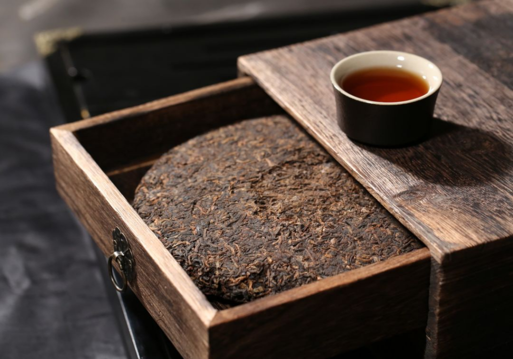 普洱茶仓储的核心要素包括：温度