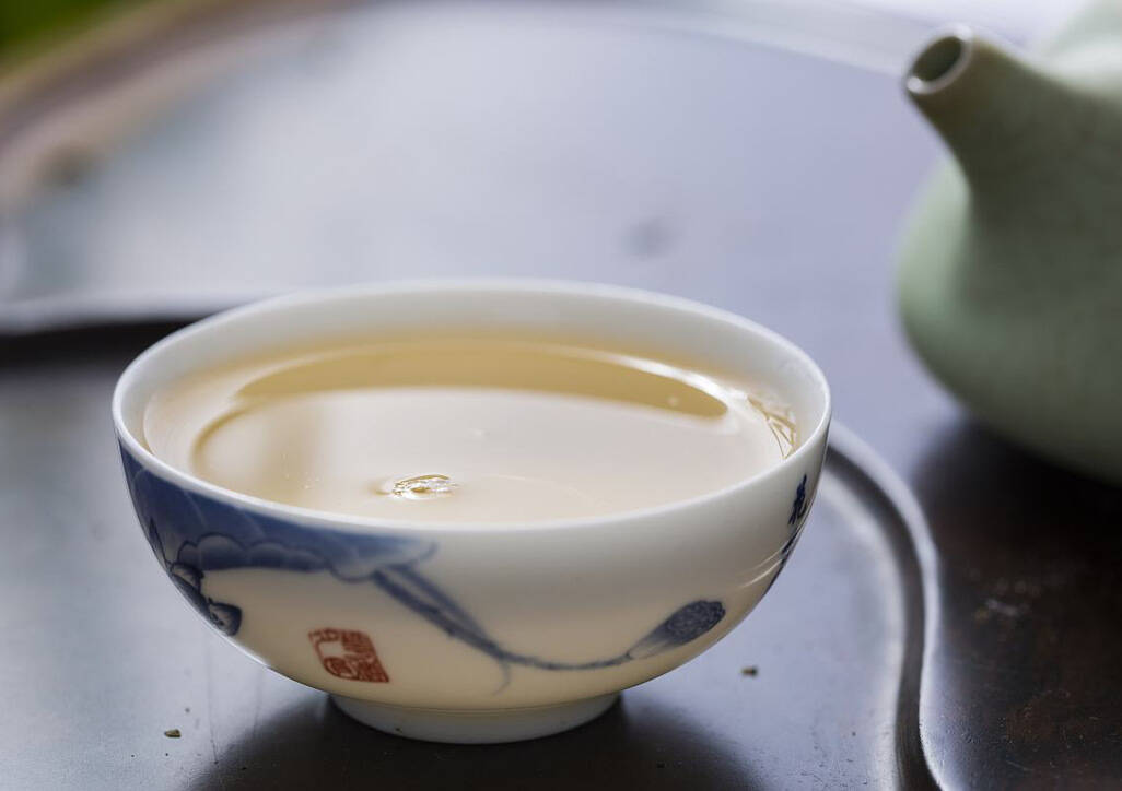 七年陈韵老白茶，枣香浓郁珍宝茶