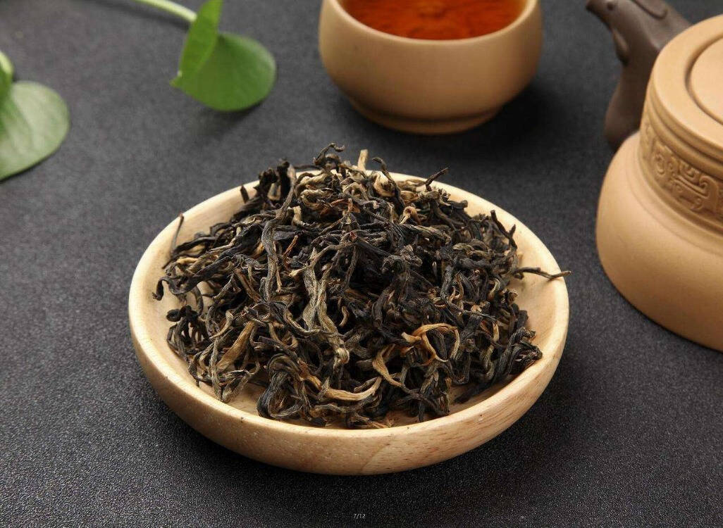 喝完黑茶以后就丢掉的茶渣，也可