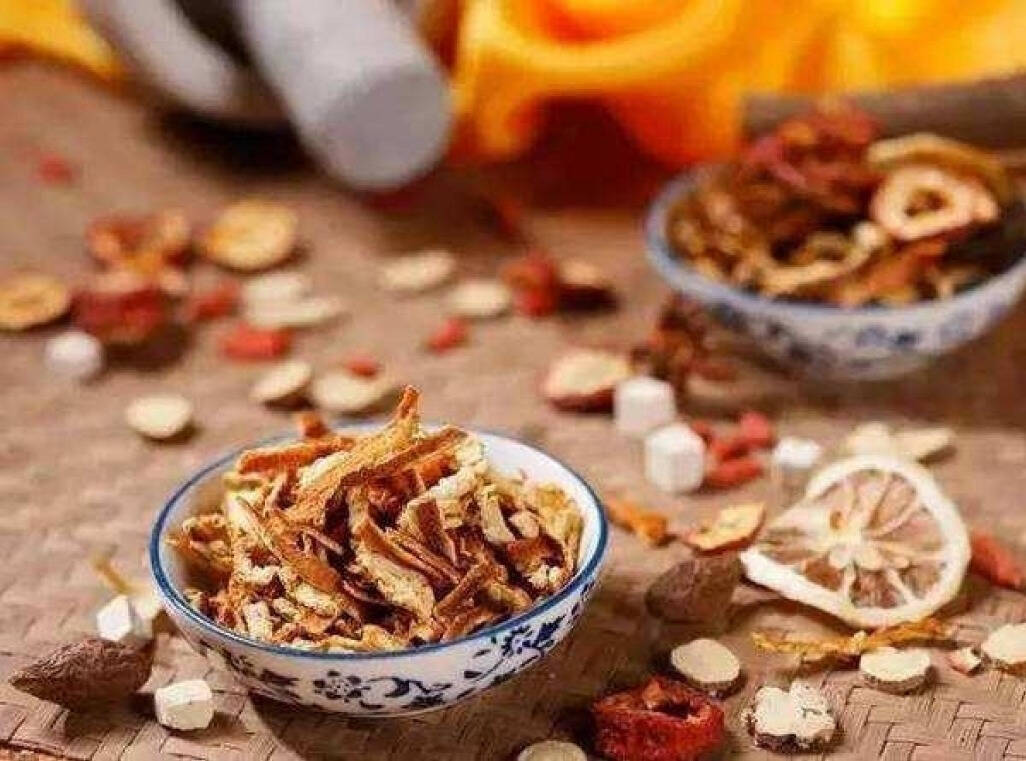 气虚体质的人喝黑茶、黄芪茶、陈