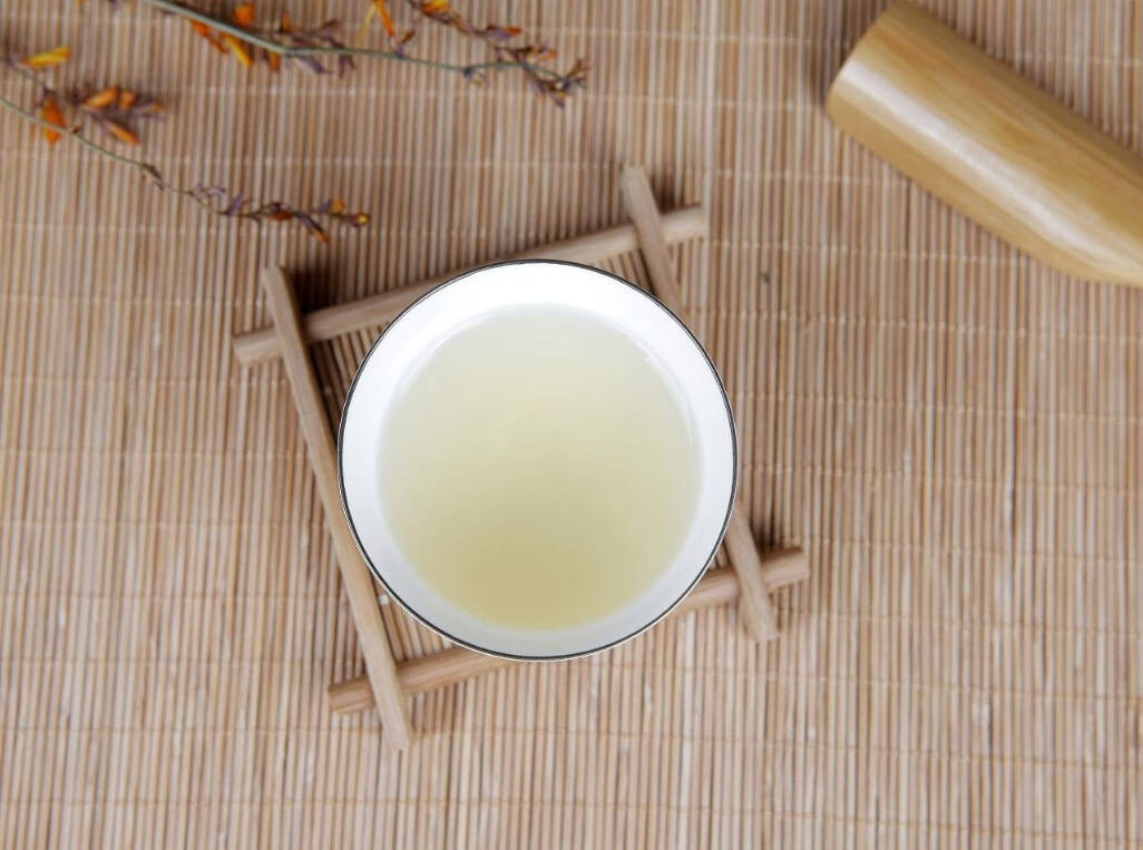 白茶，綠裝素裹的天人美人，可說是六大茶類中制作方法