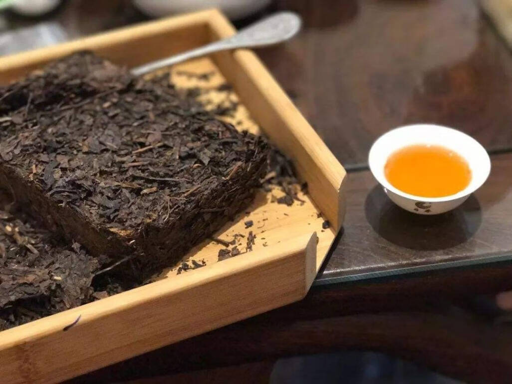 普洱茶按照不同的標准可以有很多種分類，可按外形來分