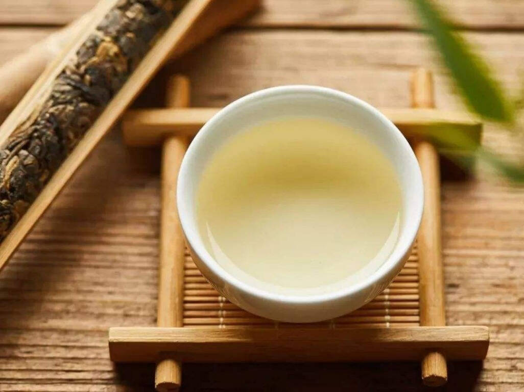 普洱茶茶葉中茶多酚、氨基酸、咖啡堿是形成茶葉內質主