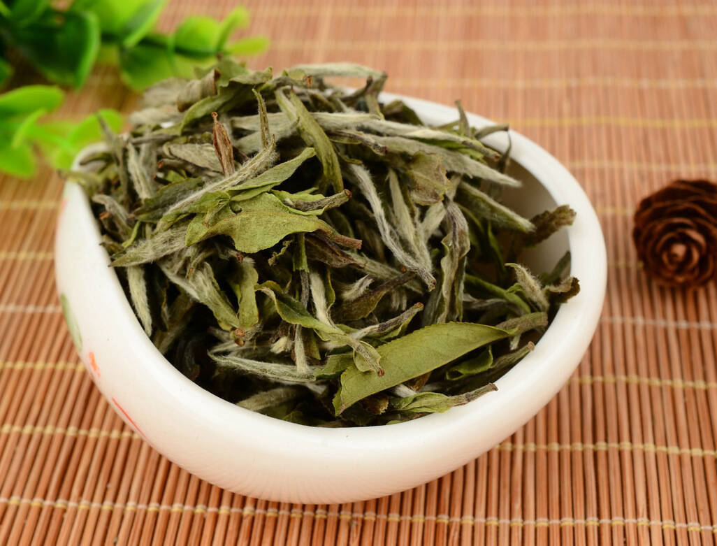 哪些人适宜常饮白茶，白茶都有哪
