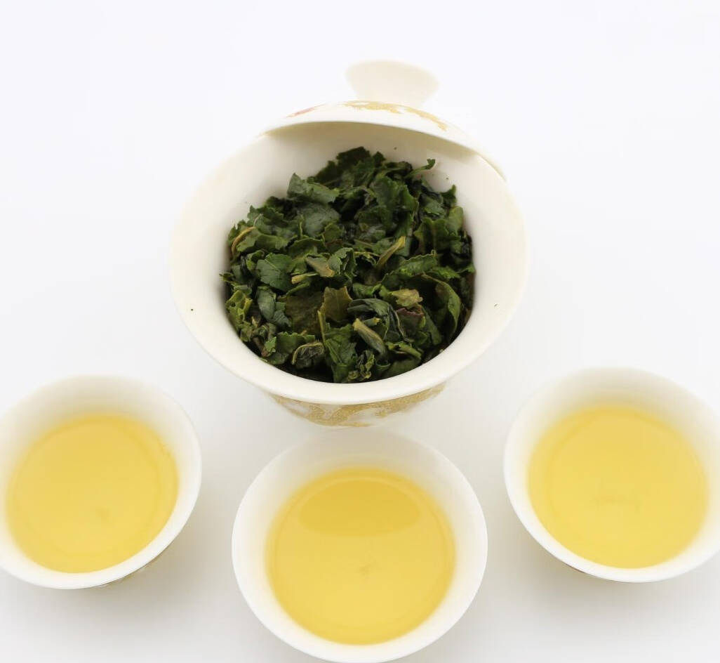 乌龙茶又称绿茶和半发酵茶，品种繁多，是中国六大茶类