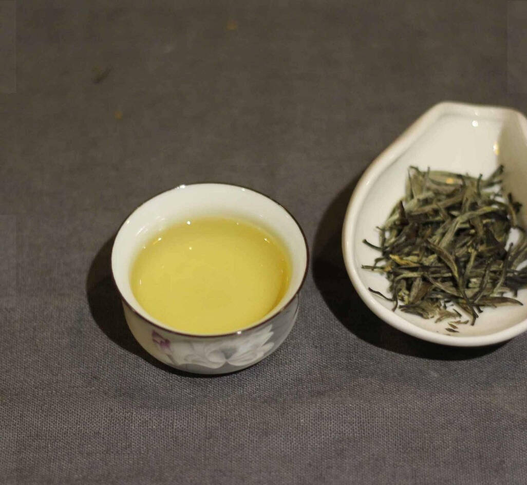 喝茶时，为何第一泡，是倒掉的？