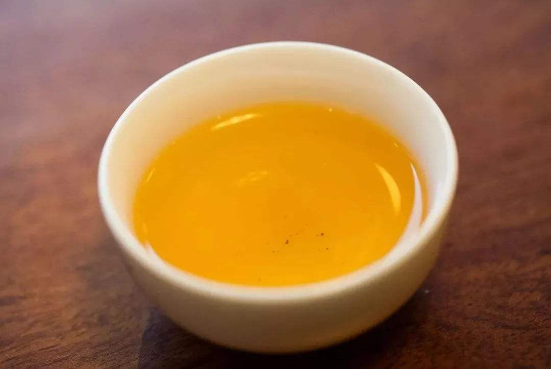 人到中年，半卷闲书一壶茶