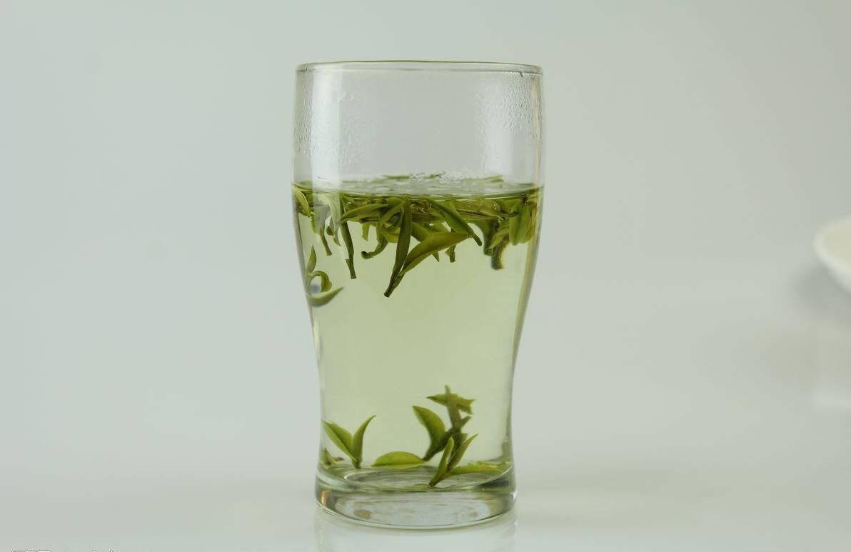 人到中年，半卷闲书一壶茶