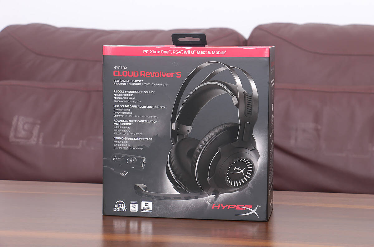 时隔一年,金士顿推出了这款耳机的升级版 hyperx cloud revolver s.