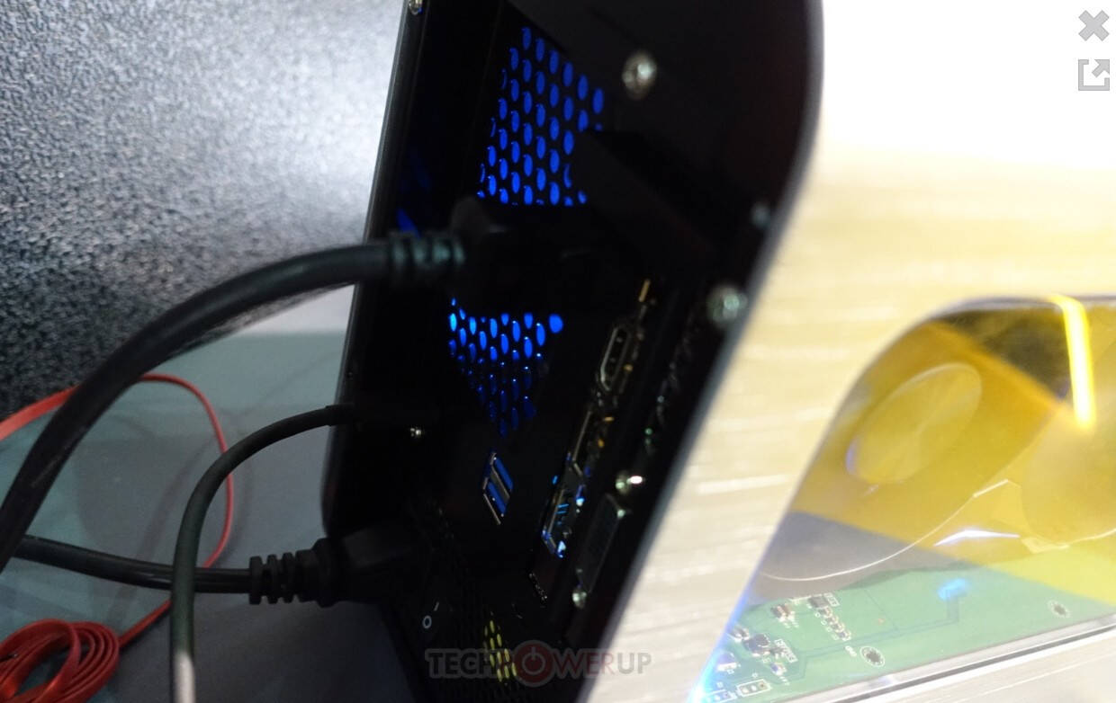 显卡供电接口怎么接_雷电3接口外接显卡_mac雷电接口外接显卡