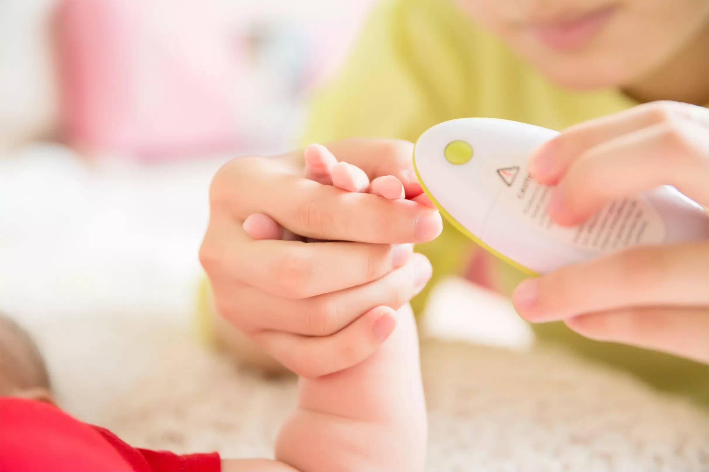 帮新妈妈解难题之一:如何给婴儿剪指甲?