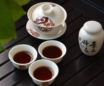 普洱熟茶味浓汤艳，是什么构成普