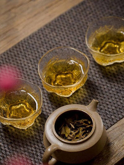 我们中国人爱喝茶，我国的茶文化源远流长，根据不少人