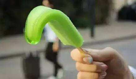 绿舌头,估计没有人不知道吧,像果冻一样软软的,超级好吃.