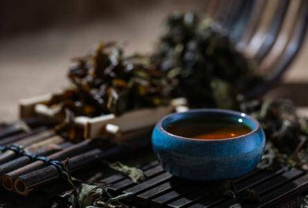 年轻人喝酒,老年人喝茶?是什么