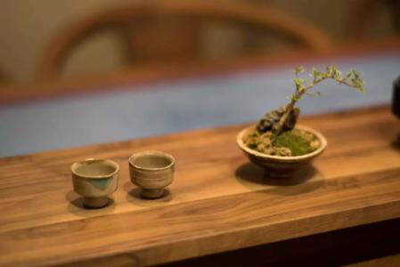 普洱茶散茶和紧压茶，形状不同，