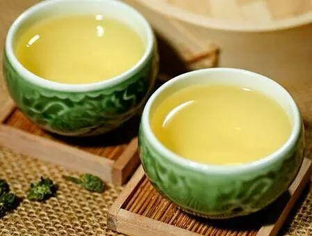 让我们来看看冬天吃火锅，喝什么