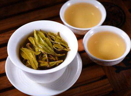 大叶种,内含丰富,普洱茶耐泡的