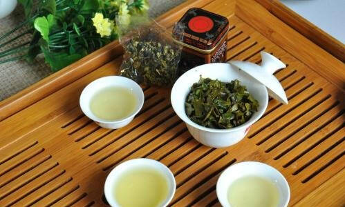 所谓艳茶是由处女和清明雨前的茶