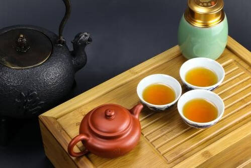 泡岩茶选盖碗还是紫砂壶？看完这