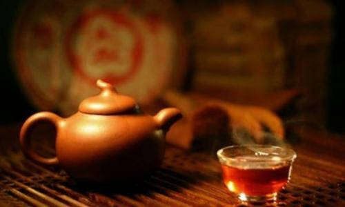 泡一壶好茶饮秋韵，送一份好礼慰