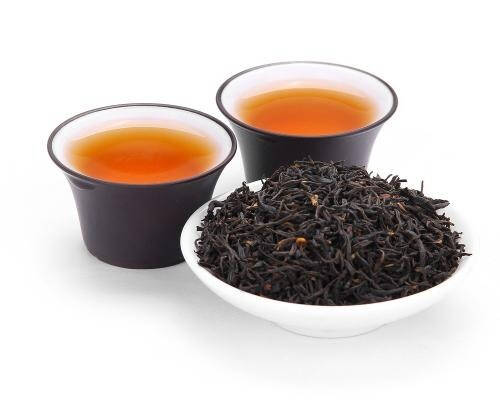 刚沏上一杯茶，闻了一下整个人都