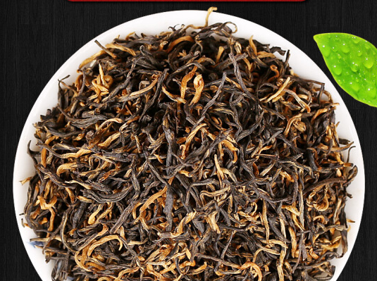 袅袅檀香，月明风清，捧杯香茗，坐在躺椅上，微微闭眼