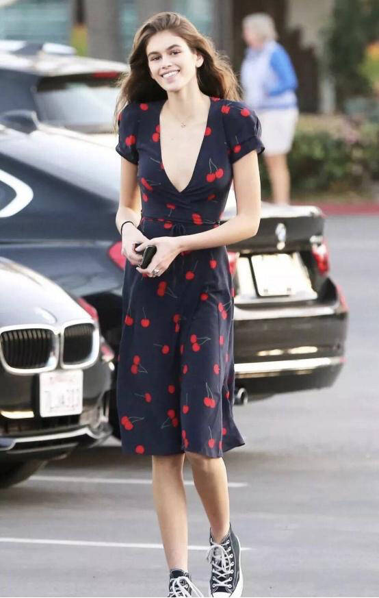 早春带你领略茶歇裙的魅力，优雅