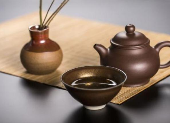 “茶米油盐酱醋茶”，茶亦是“开门七件事”。可以看出
